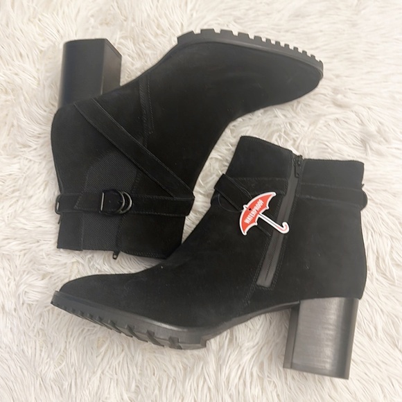NEW $169 BORN x Zappos Black suede waterproof ankle boot heel women size 12 - Picture 6 of 8